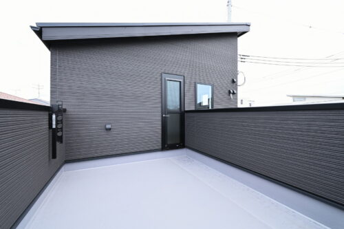 大容量の洗濯物も干せる大きなバルコニー