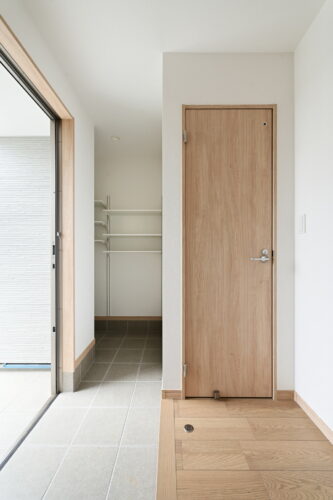 ご家族全員分の靴もしまえるSIC付きの玄関