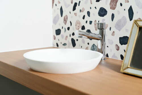 2階トイレには素敵な洗面台付き