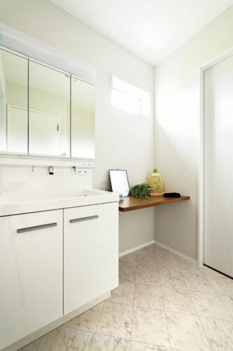 おしゃれなクッションフロアで毎朝の支度も気分が上がる洗面室